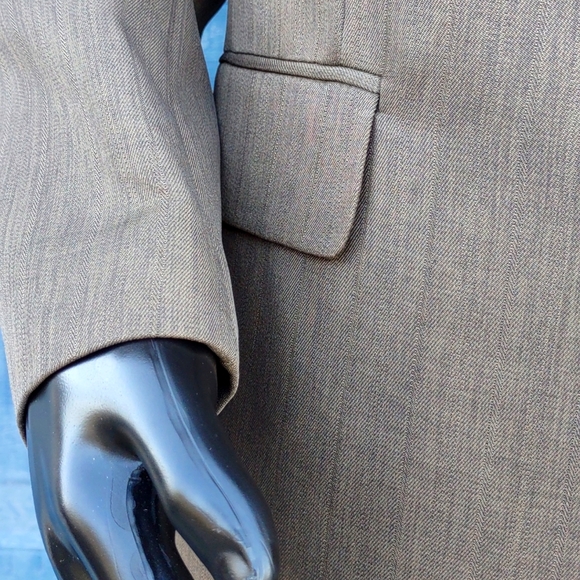 Bonelli Men's (3) Button Lux Blazer. - Picture 13 of 17